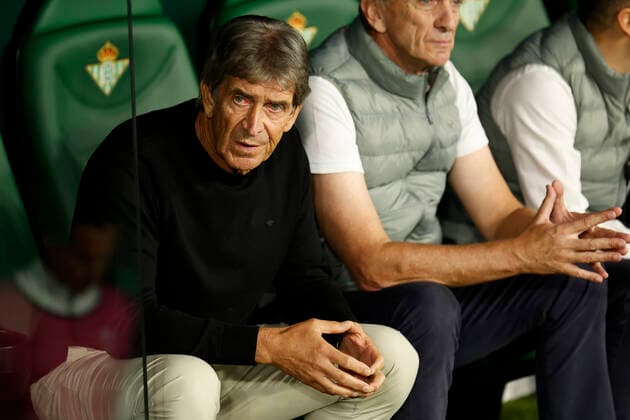 November 3, 2022, Seville, Spain: MANUEL PELLEGRINI, head coach of Betis, in action during the Europa League Group C soccer match between Real Betis and HJK Helsinki at Benito Villamarin Stadium Seville Spain - ZUMAa142 20221103_zap_a142_002 Copyright: xDanielxGonzalezxAcunax