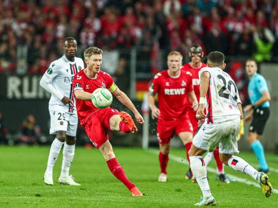 Florian Kainz (FC Köln Koeln, 11) im Zweikampf gegen Youcef Atal (OGC Nizza Nice, 20), GER, FC Köln Koeln vs. OGC Nizza Nice, UEFA Conference League 2022 23, Gruppenphase, Gruppe D, 6. Spieltag, 03.11.2022, GER, FC Köln Koeln vs. OGC Nizza Nice, UEFA Conference League 2022 23, Gruppenphase, Gruppe D, 6. Spieltag, 03.11.2022, Foto: Eibner-Pressefoto Gabriel Boia Köln Koeln Copyright: xEibner-Pressefoto GabrielxBoiax EP_EER