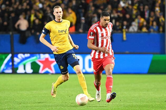 Fussball, Herren, Saison 2022 2023, Europa League (Gruppenphase, Gruppe D, 6. Spieltag), Royale Union Saint-Gilloise - 1. FC Union Berlin, v. l. Gustaf Nilsson (Royale Union Saint-Gilloise, 29) und Danilho Doekhi (1. FC Union Berlin, 5) im Zweikampf , 03.11. 2022, Copyright: xMatthiasxKochx