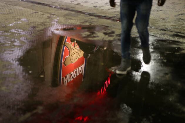 Arsenal v Zurich 03 November 2022, London - Europa League Group Stage - Arsenal v Zurich - a supporter walks through the puddles on the concourse outside the Emirates Stadium - Photo: Jacques Feeney Offside. London UK Copyright: xJacquesxFeeneyx xOffsidexOffside