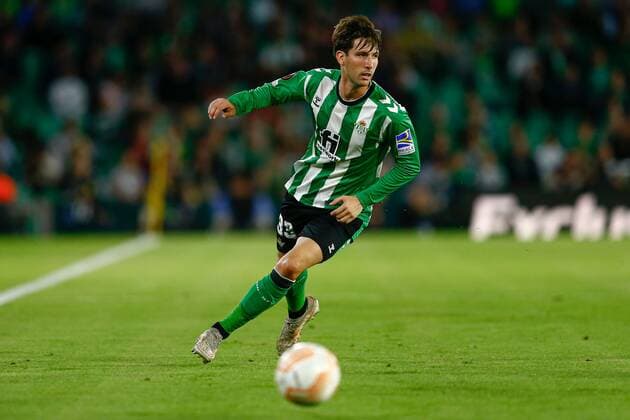 Mandatory Credit: Photo by Pressinphoto Shutterstock (13607381c) Juan Miranda of Real Betis Real Betis v HJK Helsinki, UEFA Europa League, Group C, date 6. Football, Benito Villamarin Stadium, Sevilla, Spain - 03 Nov 2022 Editorial use only Real Betis v HJK Helsinki, UEFA Europa League, Group C, date 6. Football, Benito Villamarin Stadium, Sevilla, Spain - 03 Nov 2022 Editorial use only  Copyright: xPressinphoto Shutterstockx 13607381c