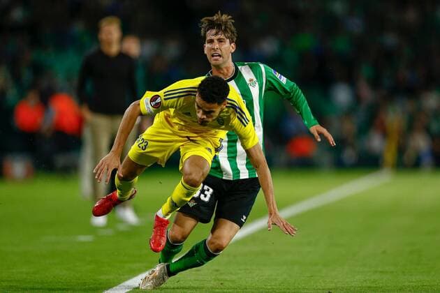 Mandatory Credit: Photo by Pressinphoto Shutterstock (13607381d) Juan Miranda of Real Betis and Pyry Soiri of HJK Helsinki Real Betis v HJK Helsinki, UEFA Europa League, Group C, date 6. Football, Benito Villamarin Stadium, Sevilla, Spain - 03 Nov 2022 Editorial use only Real Betis v HJK Helsinki, UEFA Europa League, Group C, date 6. Football, Benito Villamarin Stadium, Sevilla, Spain - 03 Nov 2022 Editorial use only  Copyright: xPressinphoto Shutterstockx 13607381d