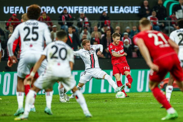 Melvin Bard (OGC Nizza Nice, 26) im Zweikampf gegen Florian Kainz (FC Köln Koeln, 11), GER, FC Köln Koeln vs. OGC Nizza Nice, UEFA Conference League 2022 23, Gruppenphase, Gruppe D, 6. Spieltag, 03.11.2022, GER, FC Köln Koeln vs. OGC Nizza Nice, UEFA Conference League 2022 23, Gruppenphase, Gruppe D, 6. Spieltag, 03.11.2022, Foto: Eibner-Pressefoto Gabriel Boia Köln Koeln Copyright: xEibner-Pressefoto GabrielxBoiax EP_EER