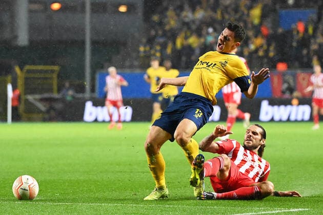 Fussball, Herren, Saison 2022 2023, Europa League (Gruppenphase, Gruppe D, 6. Spieltag), Royale Union Saint-Gilloise - 1. FC Union Berlin, v. l. Dante Vanzeir (Royale Union Saint-Gilloise, 13) und Christopher Trimmel (1. FC Union Berlin, 28) im Zweikampf , 03.11. 2022, Copyright: xMatthiasxKochx