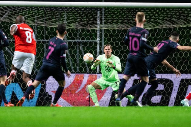 221103 Goalkeeper Johan Dahlin of Malmö FF during the UEFA Europa League between Braga and Malmö FF on November 3, 2022 in Braga. Photo: Petter Arvidson BILDBYRAN kod PA PA0430 fotboll football soccer fotball uefa europa league braga malmö ff bbeng Copyright: PETTERxARVIDSON BB221103PA088