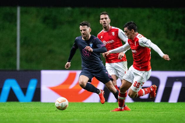 221103 Erdal Rakip of Malmö FF and Andre Castro of Braga during the UEFA Europa League between Braga and Malmö FF on November 3, 2022 in Braga. Photo: Petter Arvidson BILDBYRAN kod PA PA0430 fotboll football soccer fotball uefa europa league braga malmö ff bbeng Copyright: PETTERxARVIDSON BB221103PA090