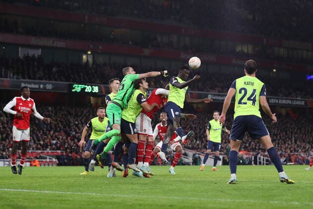 Arsenal v FC Zurich 03 November 2022, London - UEFA Europa League Group Stage - Arsenal v FC Zurich - Zurich goalkeeper Yanick Brecher punches the ball clear - Photo: Jacques Feeney Offside. London UK Copyright: xJacquesxFeeneyx xOffsidexOffside