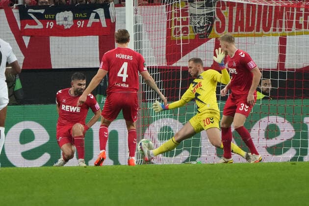 GER, Europa Conference League, Gruppenphase, 6 Spieltag, 1. FC Koeln (GER) vs. OGC Nizza (FRA) 03.11.2022, Rheinenergie Stadion, Koeln, GER, Europa Conference League, Gruppenphase, 6 Spieltag, 1. FC Koeln (GER) vs. OGC Nizza (FRA), im Bild: 1:0 fuer Nizza durch GaÃ«tan Laborde (Nizza 24), der Ball geht am Fuß von Marvin Schäbe Schaebe Torwart (FC Koeln 20), vorbei