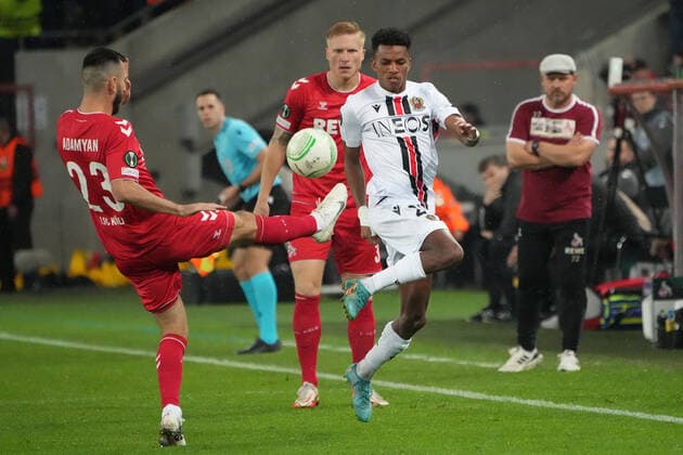 GER, Europa Conference League, Gruppenphase, 6 Spieltag, 1. FC Koeln (GER) vs. OGC Nizza (FRA) 03.11.2022, Rheinenergie Stadion, Koeln, GER, Europa Conference League, Gruppenphase, 6 Spieltag, 1. FC Koeln (GER) vs. OGC Nizza (FRA), im Bild: Sargis Adamyan (FC Koeln 23), im Zweikampf gegen Hichem Boudaoui