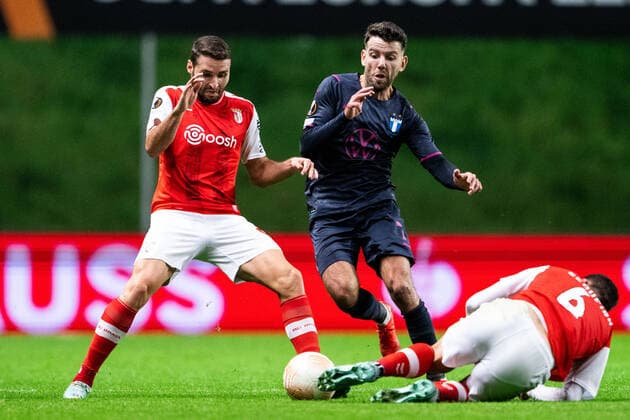 221103 Erdal Rakip of Malmö FF and Abel Ruiz of Braga during the UEFA Europa League between Braga and Malmö FF on November 3, 2022 in Braga. Photo: Petter Arvidson BILDBYRAN kod PA PA0430 fotboll football soccer fotball uefa europa league braga malmö ff bbeng Copyright: PETTERxARVIDSON BB221103PA096