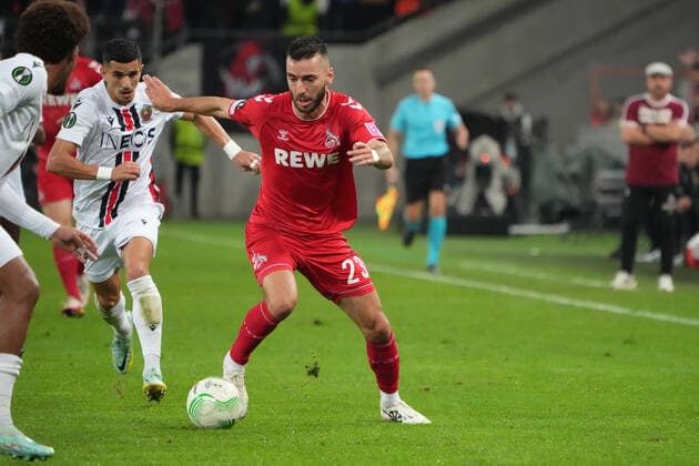 GER, Europa Conference League, Gruppenphase, 6 Spieltag, 1. FC Koeln (GER) vs. OGC Nizza (FRA) 03.11.2022, Rheinenergie Stadion, Koeln, GER, Europa Conference League, Gruppenphase, 6 Spieltag, 1. FC Koeln (GER) vs. OGC Nizza (FRA), im Bild: Sargis Adamyan (FC Koeln 23), im Zweikampf gegen Jean-Clair Todibo (Nizza 25),