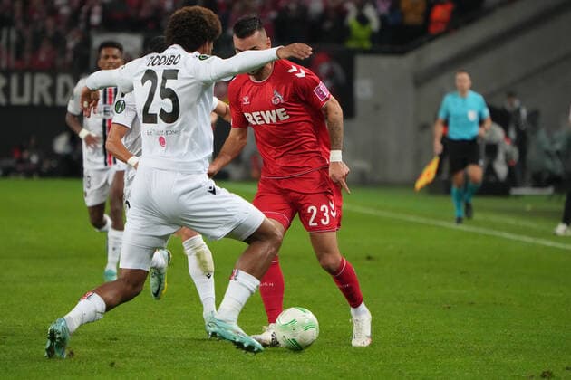 GER, Europa Conference League, Gruppenphase, 6 Spieltag, 1. FC Koeln (GER) vs. OGC Nizza (FRA) 03.11.2022, Rheinenergie Stadion, Koeln, GER, Europa Conference League, Gruppenphase, 6 Spieltag, 1. FC Koeln (GER) vs. OGC Nizza (FRA), im Bild: Sargis Adamyan (FC Koeln 23), im Zweikampf gegen Jean-Clair Todibo (Nizza 25),
