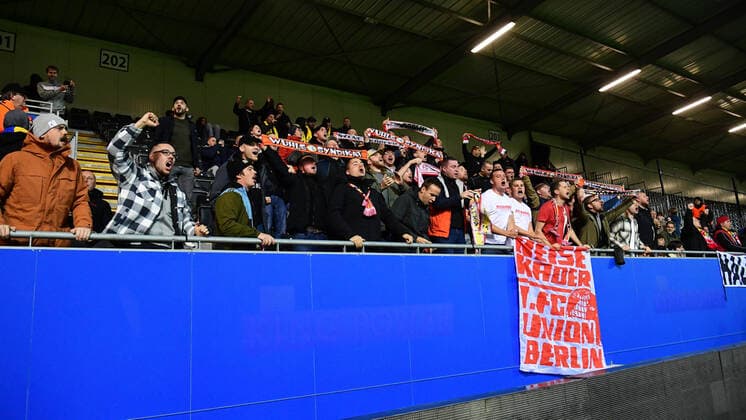 Fussball, Herren, Saison 2022 2023, Europa League (Gruppenphase, Gruppe D, 6. Spieltag), Royale Union Saint-Gilloise - 1. FC Union Berlin, Einige Fans von 1. FC Union Berlin sind trotz Verbot seit Beginn der 2. Halbzeit im Stadion , 03.11. 2022, Copyright: xSebastianxRäppold MatthiasxKochx