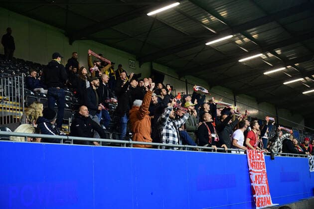 Fussball, Herren, Saison 2022 2023, Europa League (Gruppenphase, Gruppe D, 6. Spieltag), Royale Union Saint-Gilloise - 1. FC Union Berlin, Einige Fans von 1. FC Union Berlin sind trotz Verbot seit Beginn der 2. Halbzeit im Stadion , 03.11. 2022, Copyright: xSebastianxRäppold MatthiasxKochx