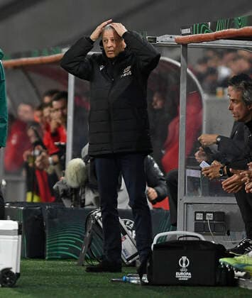 03.11.2022, Cologne, Germany, RheinEnergieStadium, 1. FC Koeln vs OGC Nizza - UEFA Europa Conference League - Group D, Trainer Lucien Favre (OGC Nice) gestikuliert, gestik (Foto Ralf Treese) Cologne RheinEnergieStadium North Rhine-Westphalia Germany