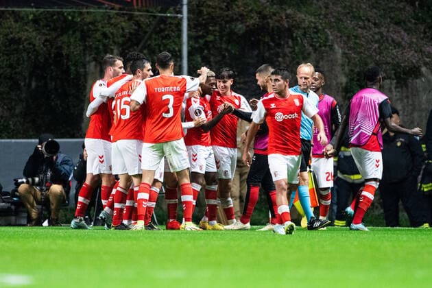 221103 Alvaro Djalo of Braga celebrate with team mates after 2-0 during the UEFA Europa League between Braga and Malmö FF on November 3, 2022 in Braga. Photo: Petter Arvidson BILDBYRAN kod PA PA0430 fotboll football soccer fotball uefa europa league braga malmö ff bbeng jubel Copyright: PETTERxARVIDSON BB221103PA112