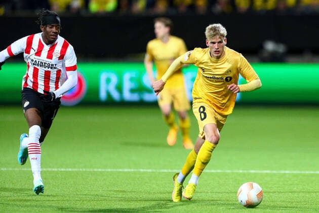 Football, the group stage match in Europe Leauge 2022 2023 Bodo Glimt PSV Bodo 20221103 The home teams Albert Gronbaek th i lops duel with Noni Madueke during the group stage match in Europe Leauge 2022 2023 between Bodo Glimt and PSV Eindhoven Photo Mats Torbergsen NTB Bodo Norway  Copyright: xMatsxTorbergsenx xNTBx EDITORIAL USE ONLY. RESTRICTED USE FOR BETTING COMPANIES