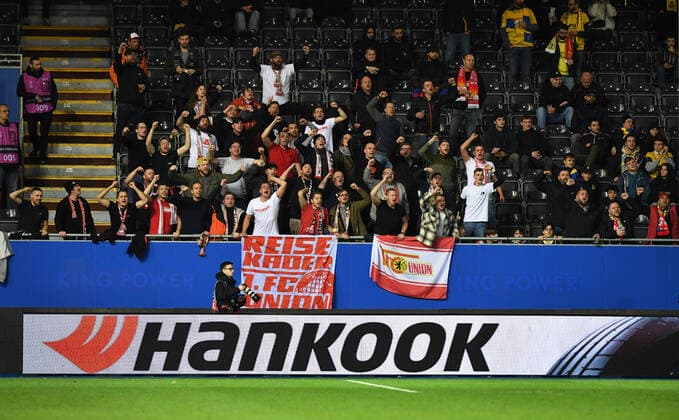 Sport Bilder des Tages Fussball, Herren, Saison 2022 2023, Europa League (Gruppenphase, Gruppe D, 6. Spieltag), Royale Union Saint-Gilloise - 1. FC Union Berlin, trotz Verbot stehen mit Beginn der zweiten Halbzeit plötzlich rund 50 Unionen im Stadion, 03.11. 2022, Copyright: xSebastianxRäppold MatthiasxKochx