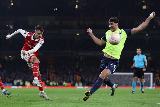 Arsenal v FC Zurich 03 November 2022, London - UEFA Europa League Group Stage - Arsenal v FC Zurich - Fabio Vieira of Arsenal shoots as Nikola Katic of Zurich challenges - Photo: Jacques Feeney Offside. London UK Copyright: xJacquesxFeeneyx xOffsidexOffside