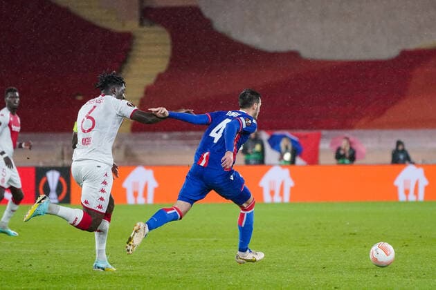 Mirko Ivanic (Etoile Rouge de Belgrade) - Axel Disasi (AS Monaco) FOOTBALL : AS Monaco vs Etoile Rouge de Belgrade - Europa League - Phase de groupe H - Monaco - 03 11 2022 NorbertScanella Panoramic 
