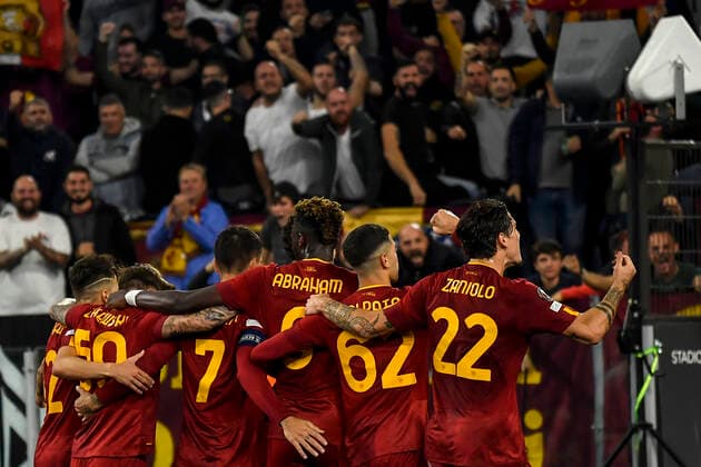 Lorenzo Pellegrini of AS Roma (3l) celebrates with team mates Stephan El Shaarawy, Nicola Zalewski, Tammy Abraham, Cristian Volpato and Nicolo Zaniolo after scoring the goal of 2-1 during the Europa League Group C football match between AS Roma and Ludogorets at Olimpico stadium in Roma (Italy), November 3rd, 2022. Photo Antonietta Baldassarre Insidefoto andreaxstaccioli