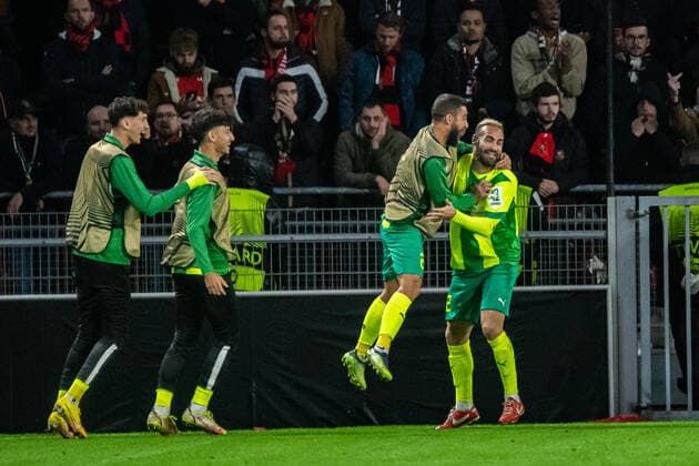 Joie des joueurs du AEK Larnaca aprÃ s le but de Rafa Lopes (AEK Larnaca) FOOTBALL : Stade Rennais x AEK Larnaca - Ligue Europa - JournÃ e 6 - 03 11 2022 BaptisteAutissier Panoramic 