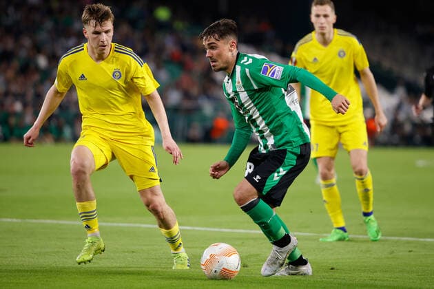 Real Betis v HJK Helsinki, UEFA Europa League football, Seville, Spain Seville, Spain. 03rd, November 2022. Rodri (28) of Real Betis and Lucas Lingman (8) of HJK Helsinki seen during the UEFA Europa League match between Real Betis and HJK Helsinki at Estadio Benito Villamarin in Seville. Seville Spain  Copyright: xGonzalesxPhoto JesusxRuizxMedinax