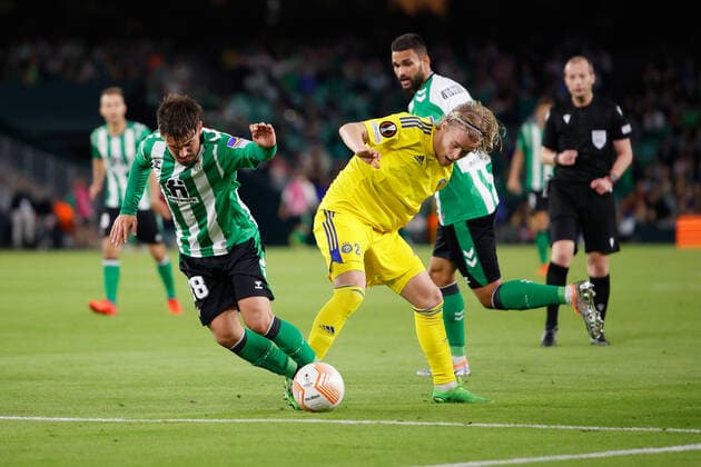 Real Betis v HJK Helsinki, UEFA Europa League football, Seville, Spain Seville, Spain. 03rd, November 2022. Santeri Vaananen (21) of HJK Helsinki and Rodri (28) of Real Betis seen during the UEFA Europa League match between Real Betis and HJK Helsinki at Estadio Benito Villamarin in Seville. Seville Spain  Copyright: xGonzalesxPhoto JesusxRuizxMedinax
