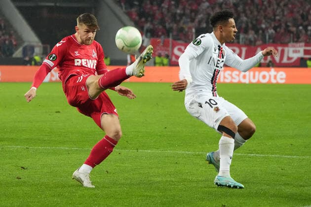 GER, Europa Conference League, Gruppenphase, 6 Spieltag, 1. FC Koeln (GER) vs. OGC Nizza (FRA) 03.11.2022, Rheinenergie Stadion, Koeln, GER, Europa Conference League, Gruppenphase, 6 Spieltag, 1. FC Koeln (GER) vs. OGC Nizza (FRA), im Bild: Jan Thielmann (FC Koeln 29), im Zweikampf gegen Sofiane Diop (Nizza 10),