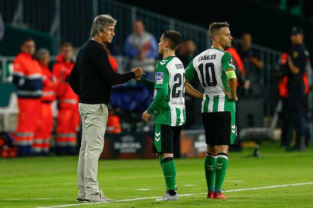 Mandatory Credit: Photo by Pressinphoto Shutterstock (13607381ae) Real Betis head coach Manuel Pellegrini and Rodri Sanchez, Sergio Canales of Real Betis Real Betis v HJK Helsinki, UEFA Europa League, Group C, date 6. Football, Benito Villamarin Stadium, Sevilla, Spain - 03 Nov 2022 Editorial use only Real Betis v HJK Helsinki, UEFA Europa League, Group C, date 6. Football, Benito Villamarin Stadium, Sevilla, Spain - 03 Nov 2022 Editorial use only  Copyright: xPressinphoto Shutterstockx 13607381ae