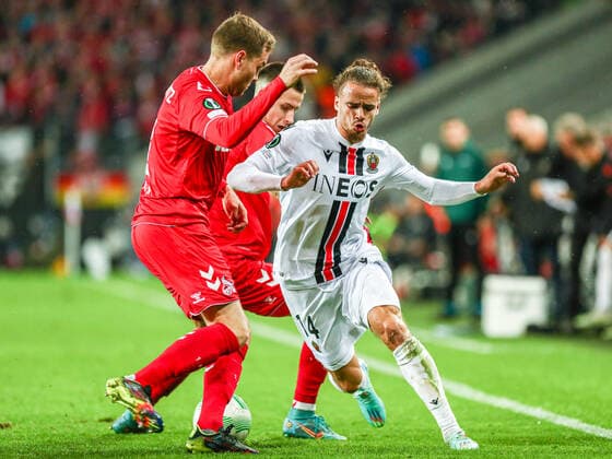 Billal Brahimi (OGC Nizza Nice, 14) im Zweikampf gegen Steffen Tigges (FC Köln Koeln, 21), GER, FC Köln Koeln vs. OGC Nizza Nice, UEFA Conference League 2022 23, Gruppenphase, Gruppe D, 6. Spieltag, 03.11.2022, GER, FC Köln Koeln vs. OGC Nizza Nice, UEFA Conference League 2022 23, Gruppenphase, Gruppe D, 6. Spieltag, 03.11.2022, Foto: Eibner-Pressefoto Gabriel Boia Köln Koeln Copyright: xEibner-Pressefoto GabrielxBoiax EP_EER