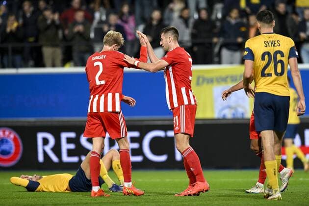 LEUVEN, BELGIUM - NOVEMBER 03 : Thorsby Morten midfielder of Union Berlin and Knoche Robin defender of Union Berlin celebrate after winning the UEFA Europa league match between Union St-Gilloise and Union Berlin at the King Power Stadium at den Dreef November 3, 2022 in Leuven, Belgium, 3 11 2022 ( Union ST-Gilloise v Union Berlin PhotoNews Panoramic 