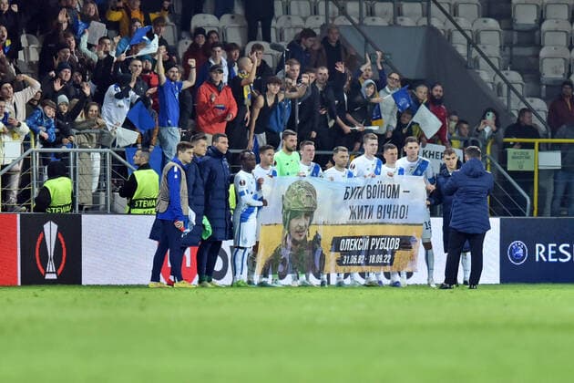 2022.11.03 Krakow Pilka nozna, Liga Europy UEFA, sezon 2022 2023 Dynamo Kijow - Fenerbahce SK N z Pilkarze Dynama z kibicami po meczu Foto Krzysztof Porebski PressFocus 2022.11.03 Krakow Football, UEFA Europa League, 2022 23 season FC Dynamo Kyiv - Fenerbahce Spor Kulubu Pilkarze Dynama z kibicami po meczu Credit: Krzysztof Porebski PressFocus NEWSPIX.PL --- Newspix.pl  20221103PF_KP196