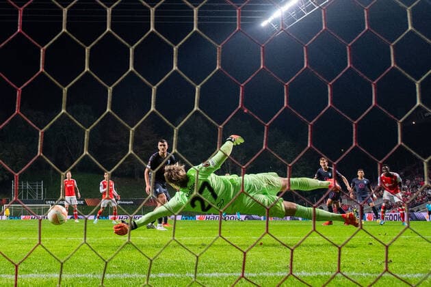 221103 Goalkeeper Johan Dahlin of Malmö FF during the UEFA Europa League between Braga and Malmö FF on November 3, 2022 in Braga. Photo: Petter Arvidson BILDBYRAN kod PA PA0430 fotboll football soccer fotball uefa europa league braga malmö ff bbeng Copyright: PETTERxARVIDSON BB221103PA167