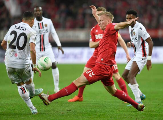 03.11.2022, Cologne, Germany, RheinEnergieStadium, 1. FC Koeln vs OGC Nizza - UEFA Europa Conference League - Group D, Youcef Atal (OGC Nice) und Kristian Pedersen (1. FC Koeln) im Zweikampf (Foto Ralf Treese) Cologne RheinEnergieStadium North Rhine-Westphalia Germany