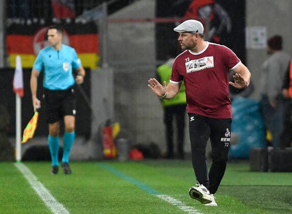 03.11.2022, Cologne, Germany, RheinEnergieStadium, 1. FC Koeln vs OGC Nizza - UEFA Europa Conference League - Group D, Trainer Steffen Baumgart (1. FC Koeln) gestikuliert, gestik (Foto Ralf Treese) Cologne RheinEnergieStadium North Rhine-Westphalia Germany