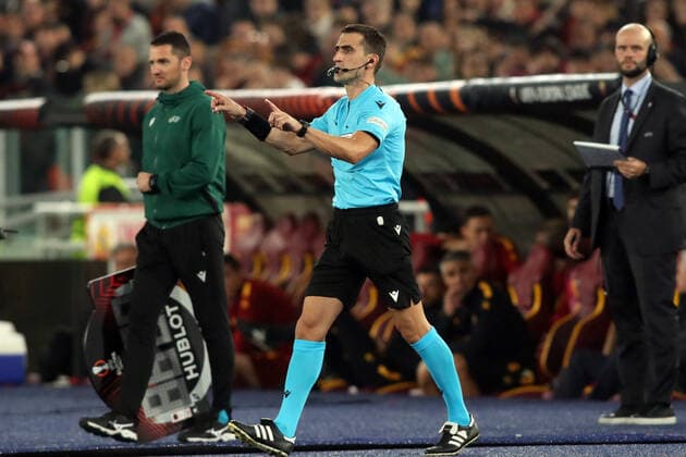 Rome, Italy 03.11.2022: Referee Dabanovic check Var during the Europe Uefa League 2022-2023 Group C, day 6, football match between AS Roma vs Ludogorets at Olympic Stadium in Rome.  Copyright: xmarcoxiacobuccix xipa-agency.netx xmarcoxiacobuccix 0