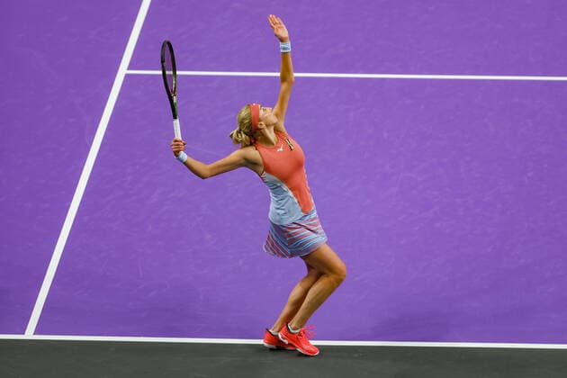 FORT WORTH, TX - NOVEMBER 03: Lyudmyla Kichenok (UKR) serves during the WTA, Tennis Damen Finals on November 3, 2022 at Dickies Arena in Fort Worth, TX. (Photo by George Walker Icon Sportswire) TENNIS: NOV 03 WTA Finals Icon22110308