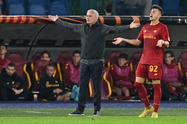 3rd November 2022; Olimpico Stadium, Roma, Italy; Uefa Europa League football Match, Roma versus Ludogorets; Roma Trainer Jose Mourinho during the match with Stephan El Shaarawy of AS Roma  ActionPlus12444791 AllShotLive