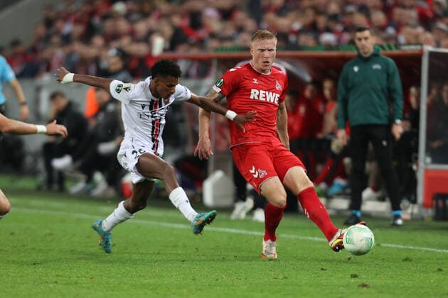 Hicham Boudaoui (Nizza), Kristian Pedersen (Koeln) , Conference League, Köln, Deutschland, 06.10.2022, 1. FC Köln - OGC Nizza.