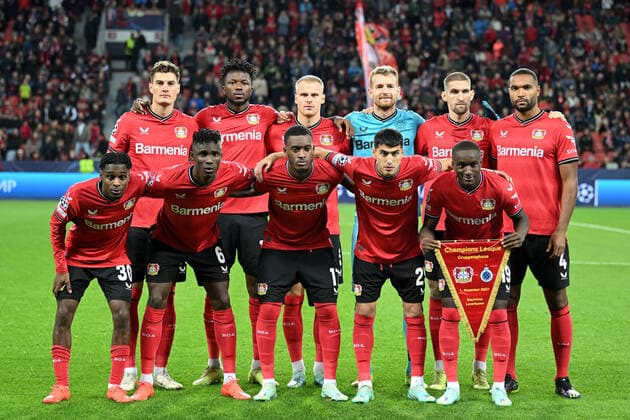Leverkusen, Bayarena, 01.11.22, GER, Herren, UEFA Champions League, Saison 2022-2023, Bayer 04 Leverkusen - FC Bruegge Bild: Mannschaftsfoto,Gruppenfoto Bayer 04 Leverkusen Nur fuer journalistische Zwecke! Only for editorial use! Gemaess den Vorgaben der DFL Deutsche Fußball Liga ist es untersagt, in dem Stadion und oder vom Spiel angefertigte Fotoaufnahmen in Form von Sequenzbildern und oder videoaehnlichen Fotostrecken zu verwerten bzw. verwerten zu lassen. DFL regulations prohibit any use of photographs as image sequences and or quasi-video. Nordrhein-Westfalen Deutschland