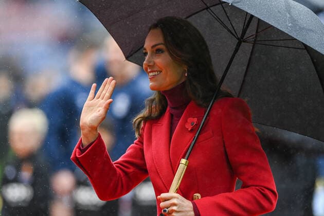 Rugby League World Cup 2021 Quarter Final England v Papua New Guinea The Princess of Wales (Kate Middleton) waves to the crowds ahead of the Women s Rugby League World Cup match during the Rugby League World Cup 2021 Quarter Final match England vs Papua New Guinea at DW Stadium, Wigan, United Kingdom, 5th November 2022 (Photo by Craig Thomas News Images) Copyright: xCraigxThomas NewsxImagesx