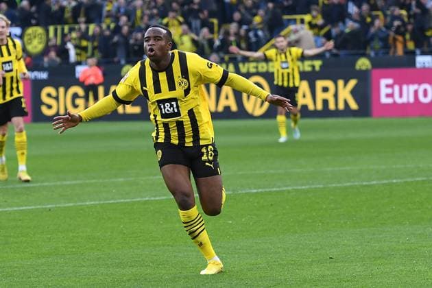 Sport Themen der Woche KW44 Fußball 1. Bundesliga 13. Spieltag Borussia Dortmund - VfL Bochum am 05.11.2022 im Signal Iduna Park in Dortmund Torjubel Jubel Tor zum 1:0 durch Youssoufa Moukoko ( Dortmund ) DFL regulations prohibit any use of photographs as image sequences and or quasi-video. *** Soccer 1 Bundesliga 13 Matchday Borussia Dortmund VfL Bochum on 05 11 2022 at Signal Iduna Park in Dortmund Torjubel Jubel goal to 1 0 by Youssoufa Moukoko Dortmund DFL regulations prohibit any use of photographs as image sequences and or quasi video xHDx