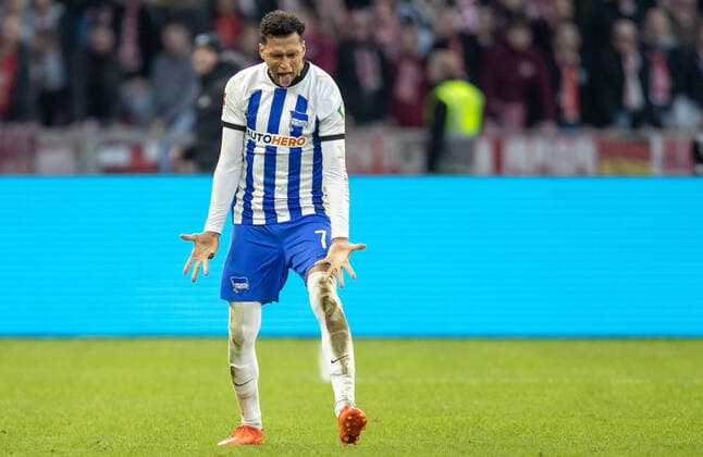 Bilder des Jahres, Sport 11 November Sport Themen der Woche KW44 Berlin, 05.11.22, Fussball, Bundesliga, 13. Spieltag, Hertha BSC - Bayern Muenchen, Olympiastadion. Berlins Davie Selke verwandelt Elfmeter gegen Torwart Manuel Neuer von Bayern Muenchen zum 2:3. DFL regulations and DFB regulations prohibit any use of photographs as image sequences and or quasi-video, Foto: Andreas Gora Hertha BSC - Bayern Muenchen *** Berlin, 05 11 22, Football, Bundesliga, 13 Matchday, Hertha BSC Bayern Muenchen, Olympiastadion Berlins Davie Selke converts penalty against goalkeeper Manuel Neuer of Bayern Muenchen to 2 3 DFL regulations and DFB regulations prohibit any use of photographs as image sequences and or quasi video, Foto Andreas Gora Hertha BSC Bayern Muenchen