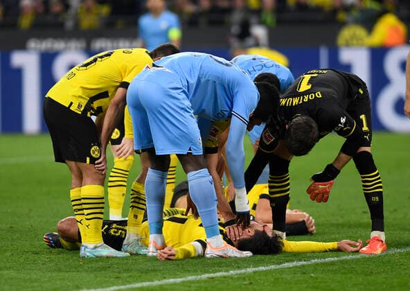 Bilder des Jahres, Sport 11 November Sport Themen der Woche KW44 Sport Bilder des Tages 05.11.2022, Dortmund, Germany, Signal-Iduna-Park, BV Borussia Dortmund vs VfL Bochum - 1. Bundesliga, Mats Hummels (Borussia Dortmund) verletzt (Foto Ralf Treese) DFB DFL REGULATIONS PROHIBIT ANY USE OF PHOTOGRAPHS AS IMAGE SEQUENCES AND OR QUASI-VIDEO. Dortmund Signal-Iduna-Park North Rhine-Westphalia Germany *** 05 11 2022, Dortmund, Germany, Signal Iduna Park, BV Borussia Dortmund vs VfL Bochum 1 Bundesliga, Mats Hummels Borussia Dortmund injured photo Ralf Treese DFB DFL REGULATES PROHIBIT ANY USE OF PHOTOGRAPHS AS IMAGE SEQUENCES AND OR QUASI VIDEO Dortmund Signal Iduna Park North Rhine Westphalia Germany  521_BVBBOC20221105_035 Treese-521