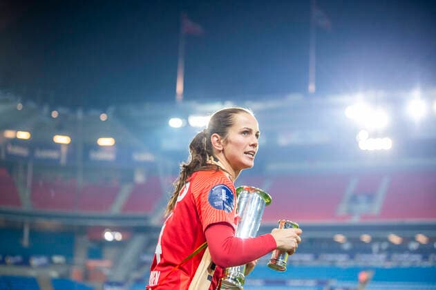 NM final football 2022 Brann Stabaek Oslo 20221105 Branns Tuva Hansen after during the cup final football match between Brann and Stabaek at the Ullevaal stadium in Oslo Photo Annika Byrde NTB Oslo Norway  Copyright: xAnnikaxByrdex xNTBx EDITORIAL USE ONLY. RESTRICTED USE FOR BETTING COMPANIES