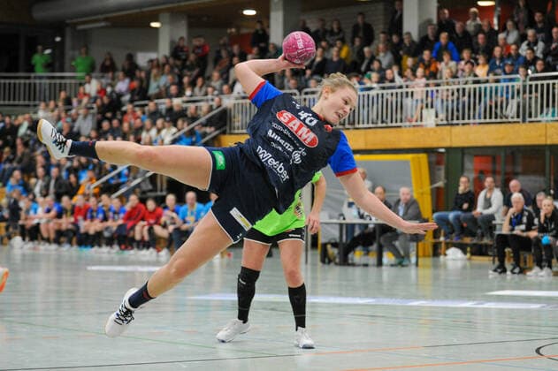 Sport Themen der Woche KW44 Sport Bilder des Tages Lea Grießer (SG H2KU Herrenberg, 48) wirft auf das Tor. SG H2KU Herrenberg vs. TSV Nord Harrislee, Handball, 2. Bundesliga, Damen, 6.Spieltag, Saison 2022 2023, 05.11.2022 SG H2KU Herrenberg vs. TSV Nord Harrislee, Handball, 2. Bundesliga, Damen, 6.Spieltag, Saison 2022 2023, 05.11.2022 Herrenberg *** Lea Grießer SG H2KU Herrenberg, 48 throws at goal SG H2KU Herrenberg vs TSV Nord Harrislee, Handball, 2 Bundesliga, Damen, 6 Spieltag, Saison 2022 2023, 05 11 2022 SG H2KU Herrenberg vs TSV Nord Harrislee, Handball, 2 Bundesliga, Damen, 6 Spieltag, Saison 2022 2023, 05 11 2022 Herrenberg Copyright: xEibner-Pressefoto NicolasxWoernx EP_NWN