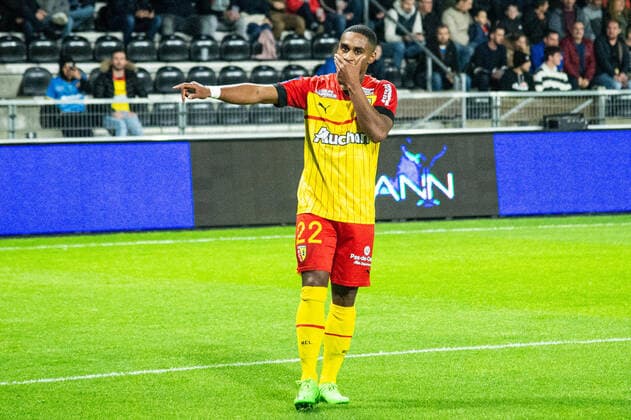 Joie des joueurs du RC Lens aprÃ s le but de Wesley SaÃ¯d (RC Lens) FOOTBALL : Angers SCO vs RC Lens - Ligue 1 - Journee 14 - 05 11 2022 BaptisteAutissier Panoramic 