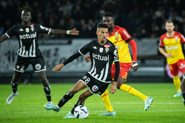 Azz-Eddine Ounahi (Angers SCO) FOOTBALL : Angers SCO vs RC Lens - Ligue 1 - Journee 14 - 05 11 2022 BaptisteAutissier Panoramic 