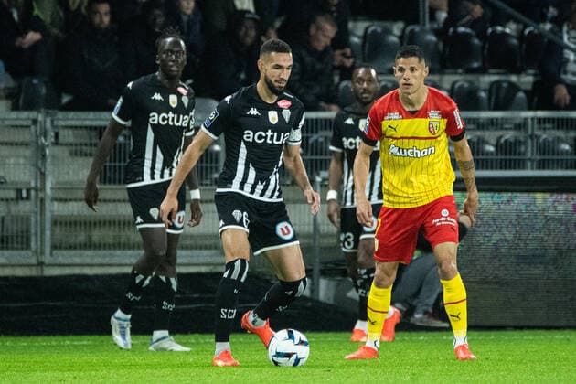 Nabil Bentaleb (SCO ANGERS) FOOTBALL : Angers SCO vs RC Lens - Ligue 1 - Journee 14 - 05 11 2022 BaptisteAutissier Panoramic 